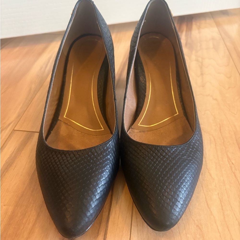 Black Textured Women's Pumps